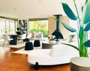 Urban Oasis: Stylish Mid-Century Home in Weho